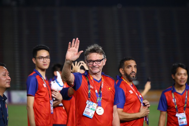Hồ Văn Cường, tấm HCĐ SEA Games và tình cảm của HLV Troussier - Ảnh 1. Hồ Văn Cường, tấm HCĐ SEA Games và tình cảm của HLV Troussier - Ảnh 1.