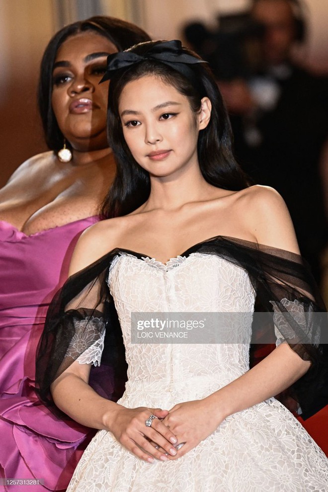 Jennie như công chúa trên thảm đỏ LHP Cannes - Ảnh 9.