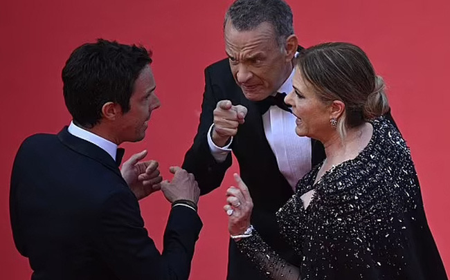 Tom Hanks nổi nóng trên thảm đỏ Cannes - Ảnh 2.