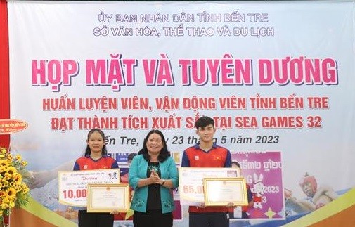 “Hoàng tử ếch” Phạm Thanh Bảo được thưởng gần 100 triệu đồng - Ảnh 2.