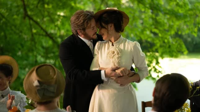 Đạo diễn Trần Anh Hùng cùng minh tinh Pháp trên thảm đỏ Cannes - Ảnh 7. Đạo diễn Trần Anh Hùng cùng minh tinh Pháp trên thảm đỏ Cannes - Ảnh 7.