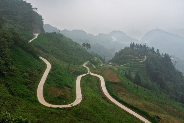 H&agrave;nh tr&igrave;nh kh&aacute;m ph&aacute; Việt Nam 12 ng&agrave;y bằng xe m&aacute;y của du kh&aacute;ch quốc tế - Ảnh 2.