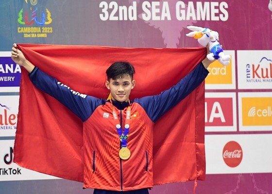 &ldquo;Ho&agrave;ng tử ếch&rdquo; Phạm Thanh Bảo được thưởng gần 100 triệu đồng - Ảnh 1.