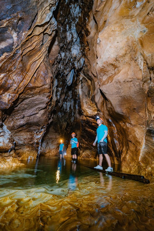 Khám phá hang Bó Mỳ - điểm đến ít biết ở Hà Giang - Ảnh 3.