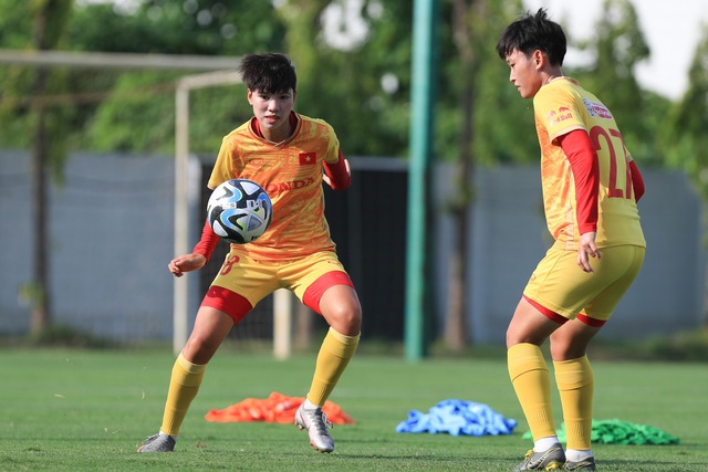 Tuyển nữ Việt Nam đội nắng tập luyện với trái bóng chính thức của FIFA World Cup 2023 - Ảnh 5.