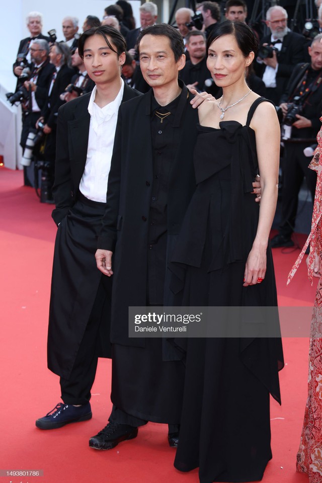 Thảm đỏ bế mạc LHP Cannes 2023: Phạm Băng Băng như “thiên nga đen”, Orlando Bloom và gia đình đạo diễn Trần Anh Hùng nổi bật giữa dàn sao  - Ảnh 10.