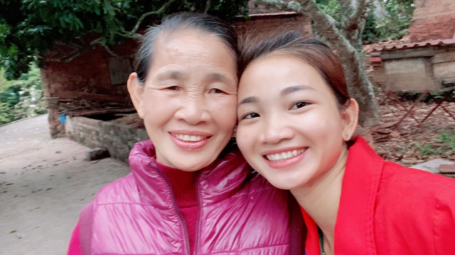 Siêu nhân Nguyễn Thị Oanh nỗ lực kiếm tiền để bố mẹ được an hưởng tuổi già sau những năm vất vả - Ảnh 1.