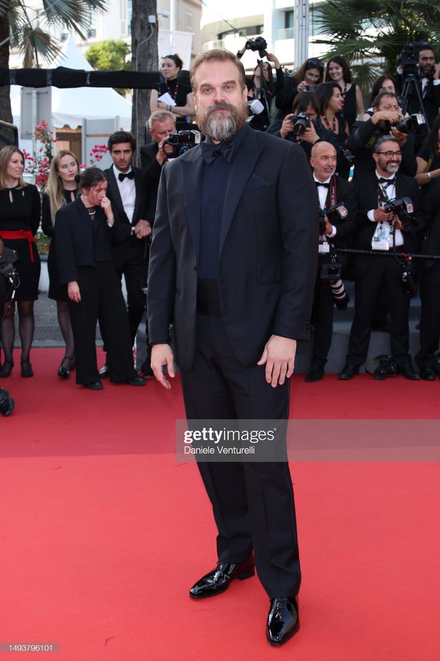 Thảm đỏ bế mạc LHP Cannes 2023: Phạm Băng Băng như “thiên nga đen”, Orlando Bloom và gia đình đạo diễn Trần Anh Hùng nổi bật giữa dàn sao - Ảnh 23.