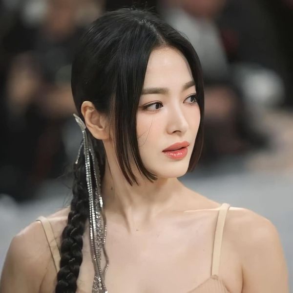 Song Hye Kyo g&acirc;y ch&uacute; &yacute; trong clip hậu trường Met Gala 2023: Phải zoom thật kỹ cận mặt v&agrave; h&igrave;nh slow motion mới thấy điểm trừ n&agrave;y - Ảnh 9.