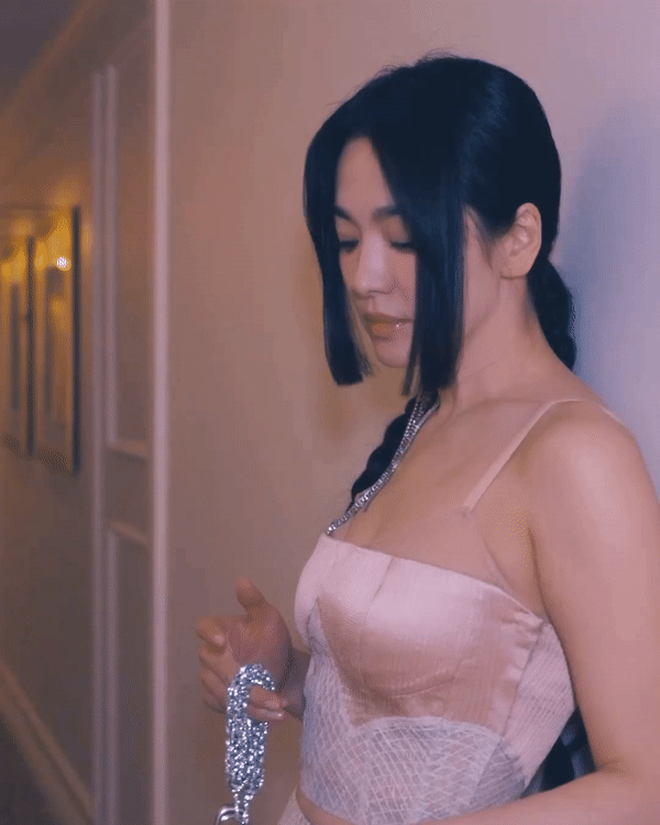 Song Hye Kyo g&acirc;y ch&uacute; &yacute; trong clip hậu trường Met Gala 2023: Phải zoom thật kỹ cận mặt v&agrave; h&igrave;nh slow motion mới thấy điểm trừ n&agrave;y - Ảnh 4.
