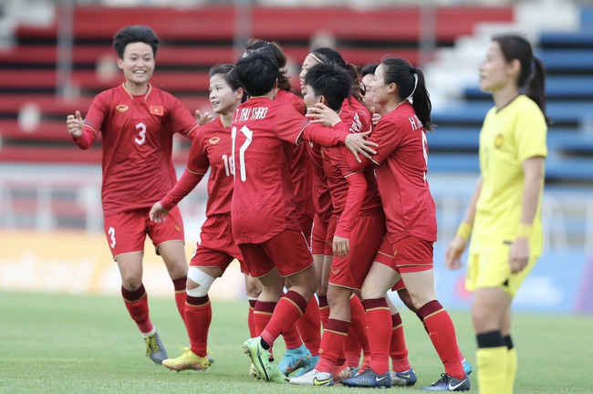 Quả nhiên là những cô gái vàng: Tuyển nữ Việt Nam lập mưa bàn thắng trong ngày đầu ra quân ở SEA Games 32 - Ảnh 5.