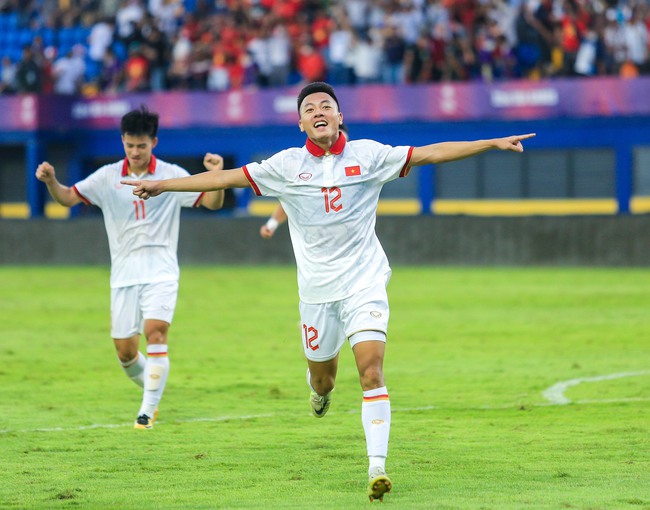 U22 Việt Nam 2 lần xé lưới Singapore, thị uy sức mạnh chỉ trong hiệp 1 ở SEA Games 32 - Ảnh 8.