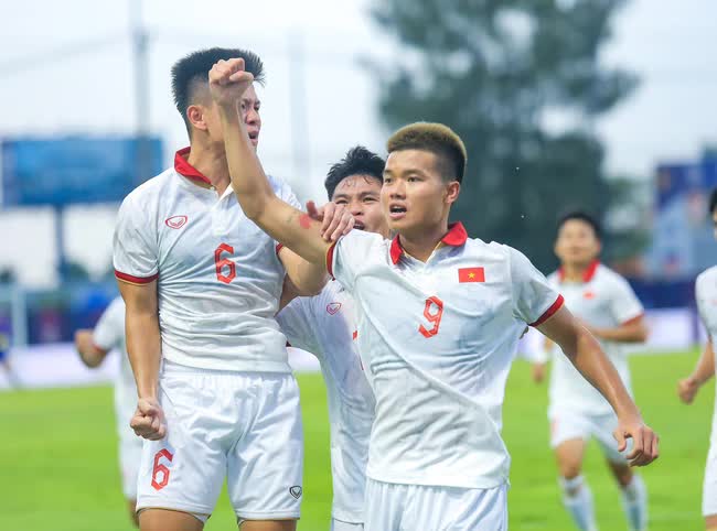 U22 Việt Nam 2 lần xé lưới Singapore, thị uy sức mạnh chỉ trong hiệp 1 ở SEA Games 32 - Ảnh 4.