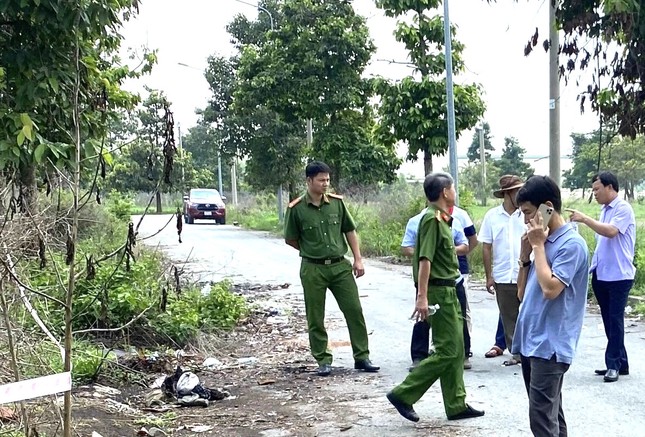 Vụ nghi án giết người phân xác ở Bình Dương: Cục trưởng Cảnh sát hình sự trở lại hiện trường - Ảnh 1.