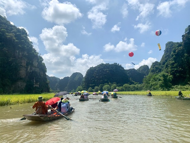 Sắc vàng Tam Cốc - Tràng An: Những khoảnh khắc đẹp như tranh vẽ - Ảnh 3.