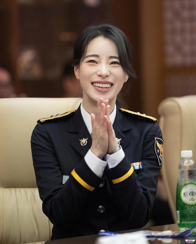 “Ác nữ The Glory” Lim Ji Yeon được bổ nhiệm làm sĩ quan cảnh sát danh dự - Ảnh 5.