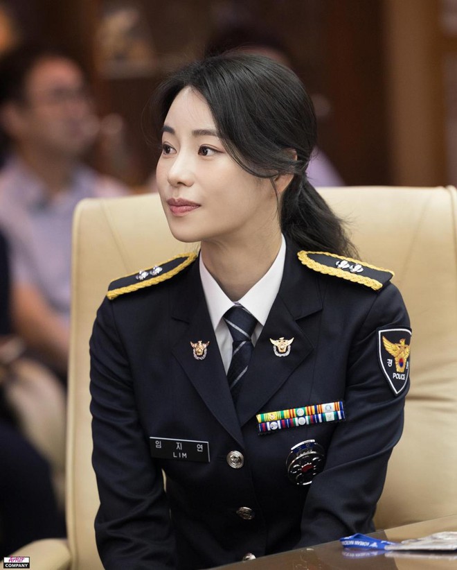 “Ác nữ The Glory” Lim Ji Yeon được bổ nhiệm làm sĩ quan cảnh sát danh dự - Ảnh 4.