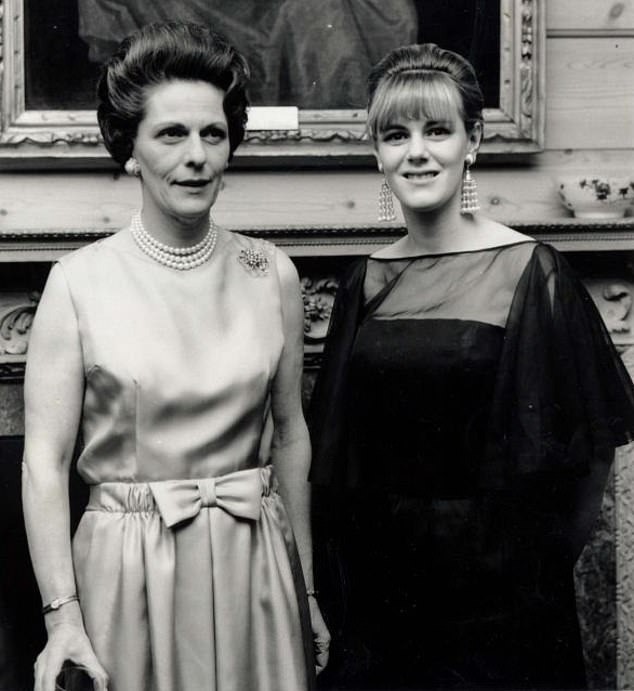 Sự thật &iacute;t biết về Ho&agrave;ng hậu Camilla - Ảnh 2.