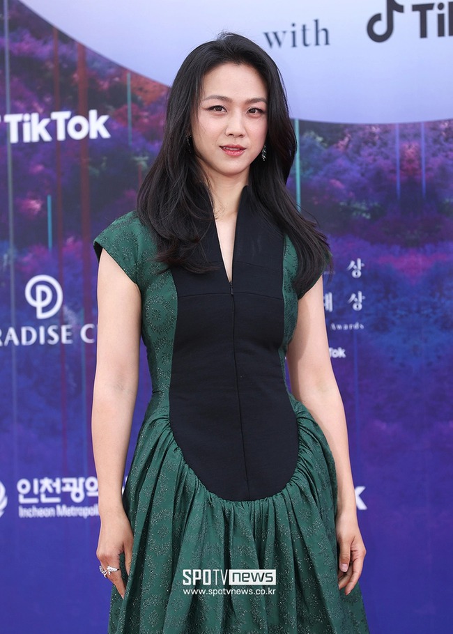 Bị ném đá vì chê bài phát biểu của Park Eun Bin, nhà phê bình lại gây bức xúc khi không làm điều này với nữ diễn viên - Ảnh 9.