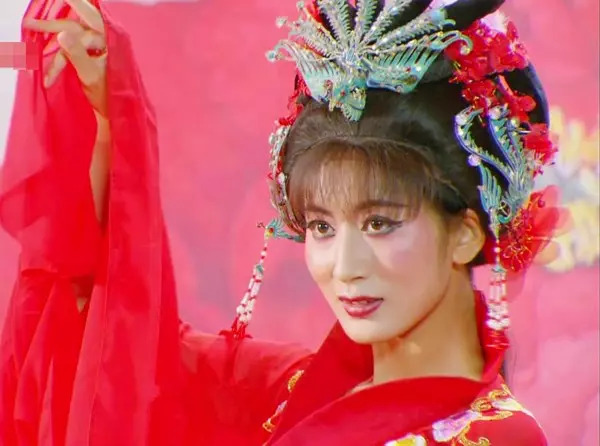 5 tân nương xấu nhất màn ảnh Hoa ngữ: Địch Lệ Nhiệt Ba già như mẹ chú rể nhưng chưa phải tệ nhất - Ảnh 11.