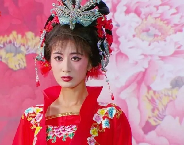 5 tân nương xấu nhất màn ảnh Hoa ngữ: Địch Lệ Nhiệt Ba già như mẹ chú rể nhưng chưa phải tệ nhất - Ảnh 10.