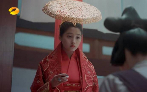 5 tân nương xấu nhất màn ảnh Hoa ngữ: Địch Lệ Nhiệt Ba già như mẹ chú rể nhưng chưa phải tệ nhất - Ảnh 4.