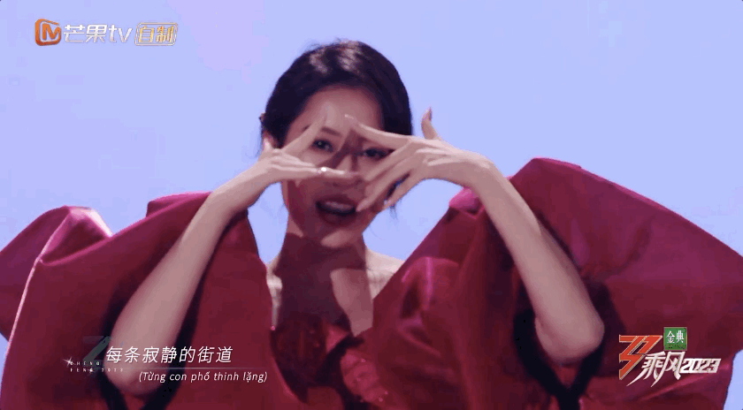 Chi Pu khoe cận visual đỉnh ch&oacute;p tr&ecirc;n show Trung, m&agrave;n thay v&aacute;y tr&ecirc;n s&acirc;n khấu g&acirc;y b&atilde;o - Ảnh 9.