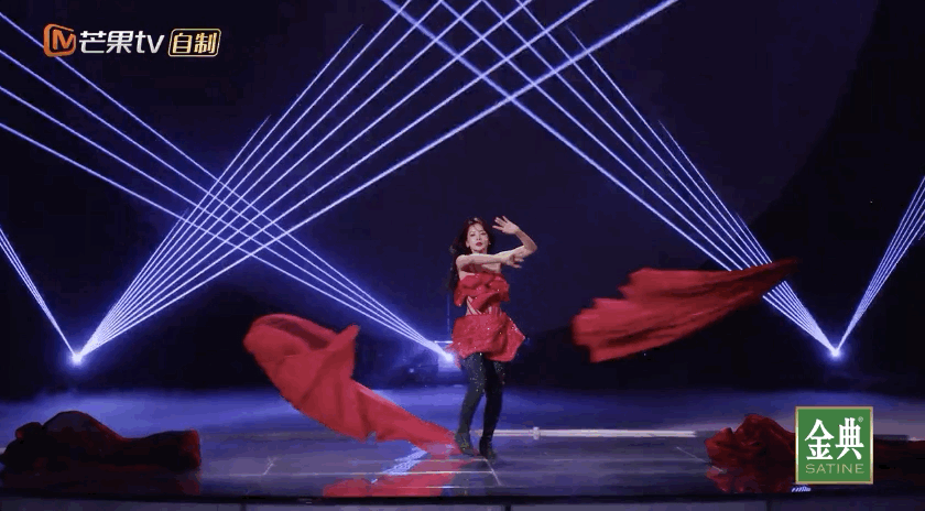 Chi Pu khoe cận visual đỉnh chóp trên show Trung, màn thay váy trên sân khấu gây bão - Ảnh 8.