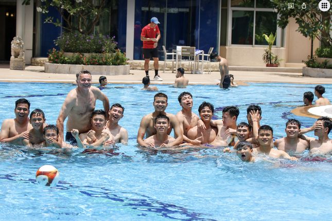 U22 Việt Nam nghỉ tập ngày thứ 2, ông Troussier tập trung nghiên cứu Malaysia - Ảnh 1.