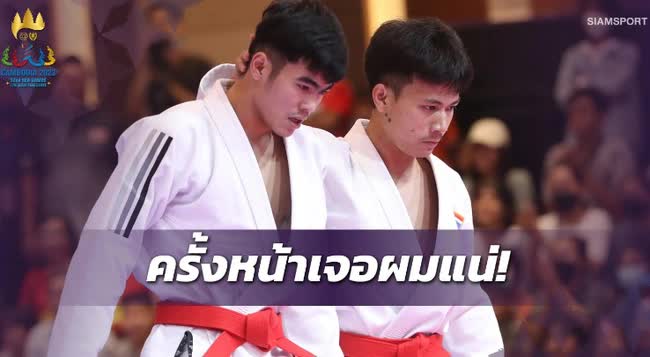 &Ocirc;m nhau kh&oacute;c nức nở v&igrave; bị xử &eacute;p, 2 v&otilde; sĩ Th&aacute;i Lan bất ngờ nhận tr&agrave;ng ph&aacute;o tay từ CĐV Campuchia - Ảnh 2.