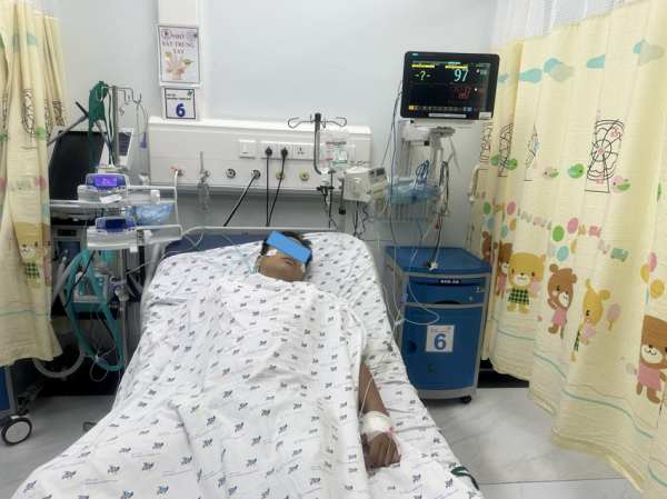 Nam sinh tổn thương gan, thận vì sốc nhiệt do chạy 10 vòng quanh sân đá bóng dưới trời nắng - Ảnh 1.