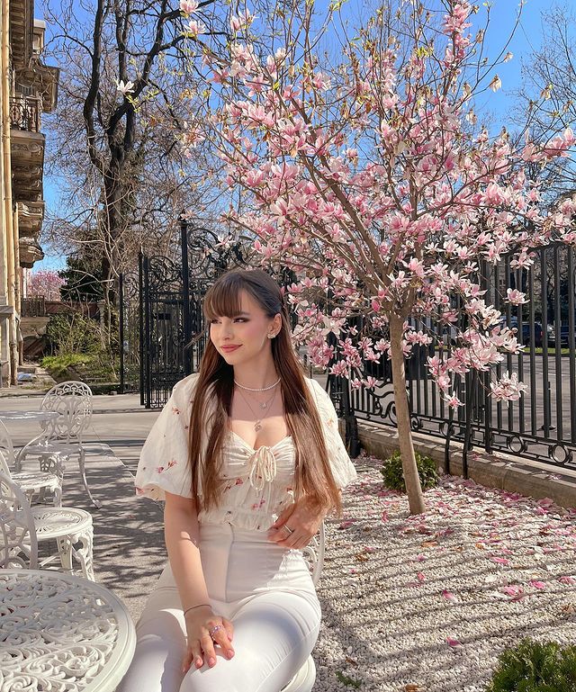 Để nàng blogger xinh đẹp người Ý chỉ bạn cách diện đồ màu hồng KHÔNG sến - Ảnh 1.