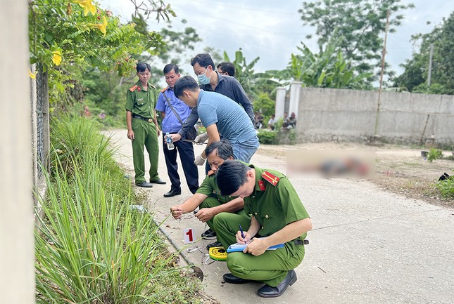 Truy bắt nhanh đối tượng đâm chết cha và chú ruột - Ảnh 2.