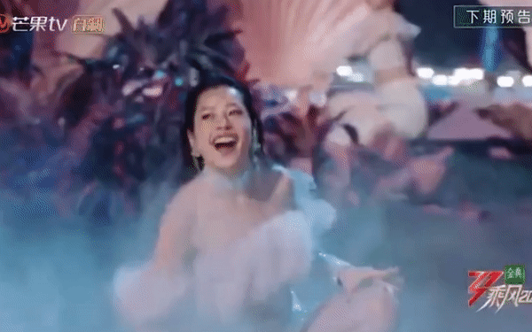 Chi Pu lộ tạo hình diễn See Tình ở show Trung Quốc: Visual sáng bừng khỏi cần rọi đèn pin! - Ảnh 5.