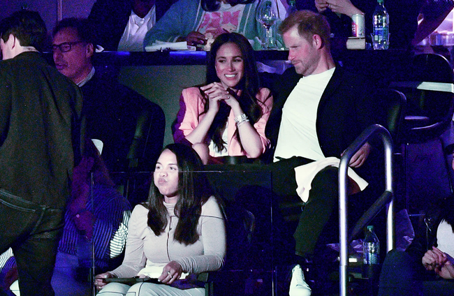 Cuộc chiến của Meghan v&agrave; chị g&aacute;i vẫn rất căng thẳng: Samantha buộc tội em g&aacute;i v&ocirc; ơn với cha đẻ v&agrave; dự đo&aacute;n cuộc h&ocirc;n nh&acirc;n với Harry sắp tan vỡ - Ảnh 3.