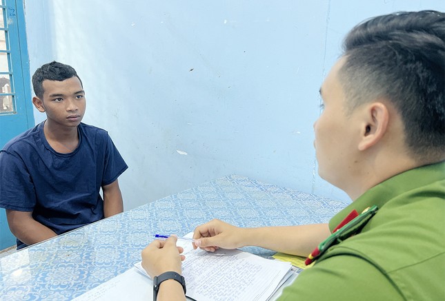 Truy bắt nhanh đối tượng đâm chết cha và chú ruột - Ảnh 1.