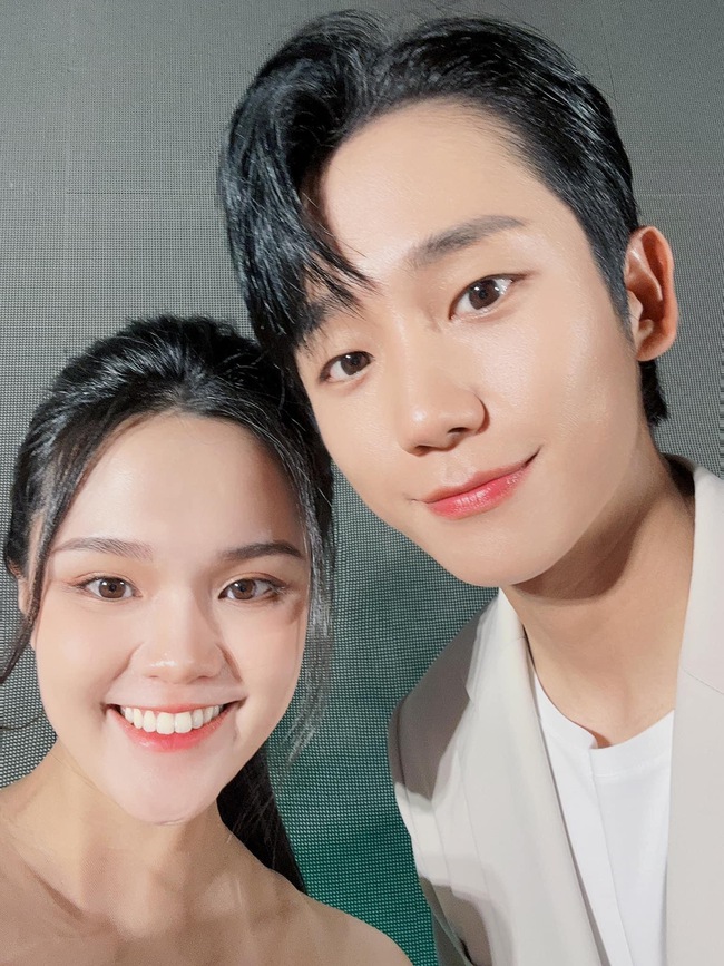 Quỳnh Anh bất ngờ chung khung h&igrave;nh với Jung Hae In, Duy Mạnh ghen với diễn vi&ecirc;n điển trai H&agrave;n Quốc - Ảnh 1.