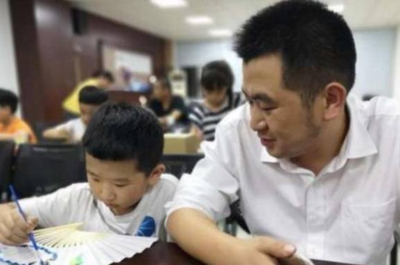 Cha mẹ bận rộn đến mấy cũng cần đồng h&agrave;nh để con ph&aacute;t triển to&agrave;n diện - Ảnh 2.