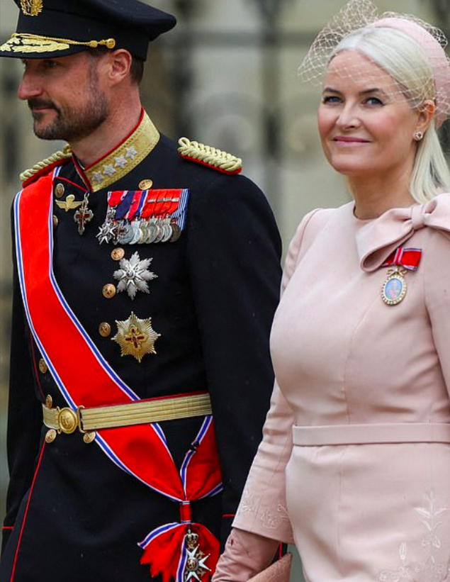 C&aacute;c vị vua v&agrave; ho&agrave;ng hậu khắp thế giới tề tựu ở London - Ảnh 4.