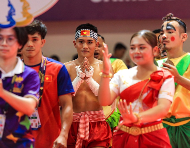Độc đáo Kun Khmer tại SEA Games 32: Trống kèn tưng bừng khi biểu diễn, võ thuật nhưng lại như múa - Ảnh 1.