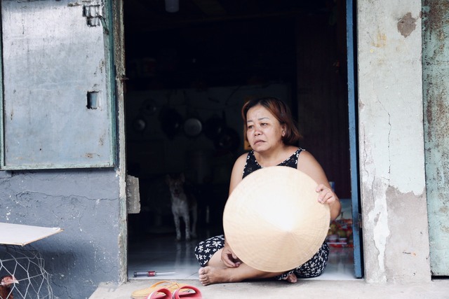 TP.HCM những ng&agrave;y nắng khủng khiếp, trong nh&agrave; ngo&agrave;i đường chẳng kh&aacute;c g&igrave; l&ograve; lửa: N&oacute;ng r&aacute;t cả mặt, mồ h&ocirc;i đổ như tắm - Ảnh 5.