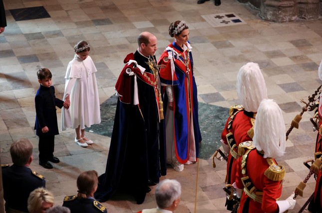 Toàn cảnh Lễ đăng quang Vua Charles III:Đại lễ kết hợp giữa nghi thức truyền thống và hiện đại - Ảnh 5.