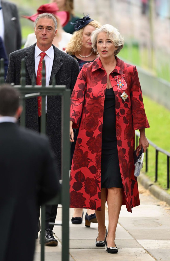 15 bộ trang phục đẹp nhất Lễ đăng quang của Vua Charles III: Nhà Kate đứng đầu, các khách mời chuộng đồ may riêng, đề cao nét cổ điển - Ảnh 8.