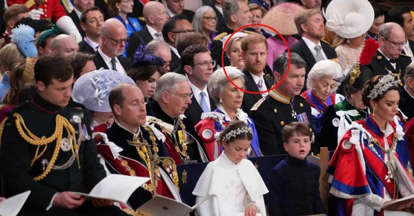 Chuyên gia bóc trần hành vi của Vương tử Harry tại Lễ đăng quang Vua Charles - Ảnh 1.
