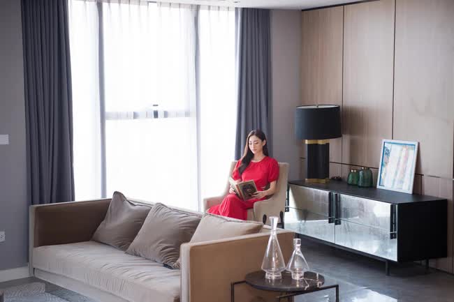 Bên trong penthouse 21 tỷ của Lương Thùy Linh: Sang chảnh từng centimet, nhìn riêng góc bếp đủ biết độ giàu của chủ nhân - Ảnh 2.