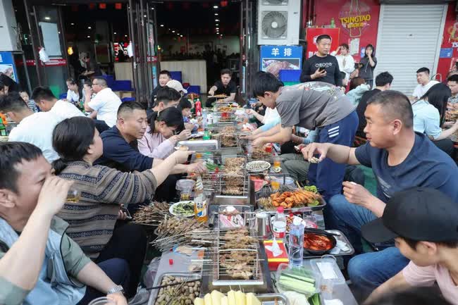 Khoản vay thịt nướng: Sự kết hợp có 1 không 2 được ngành ngân hàng Trung Quốc tận dụng giữa cơn sốt bất ngờ - Ảnh 1.