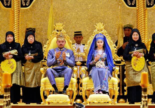 Nàng dâu đẹp tựa tiên nữ của Hoàng gia Brunei: Từ thường dân bỗng thành vợ Thái tử sau đám cưới 5,7 triệu đô - Ảnh 2.
