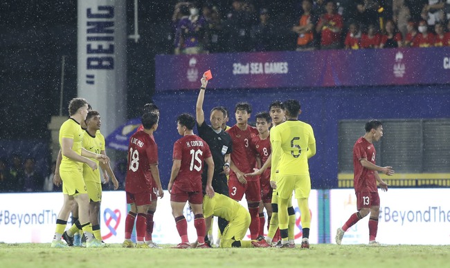 Đam mê đánh nguội, U22 Malaysia nhận liên tiếp 2 thẻ đỏ trong trận gặp U22 Việt Nam - Ảnh 6.