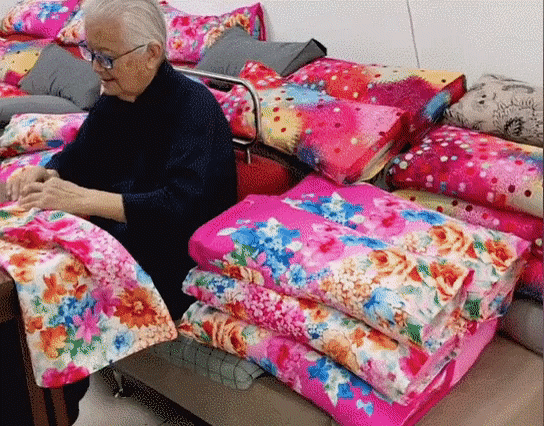 Cụ bà 95 tuổi với thói quen dọn dẹp căn nhà không một hạt bụi - Ảnh 2.