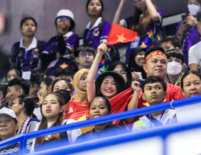 H&ograve;a Minzy đến Campuchia để cổ vũ đội tuyển bơi Việt Nam - Ảnh 3.